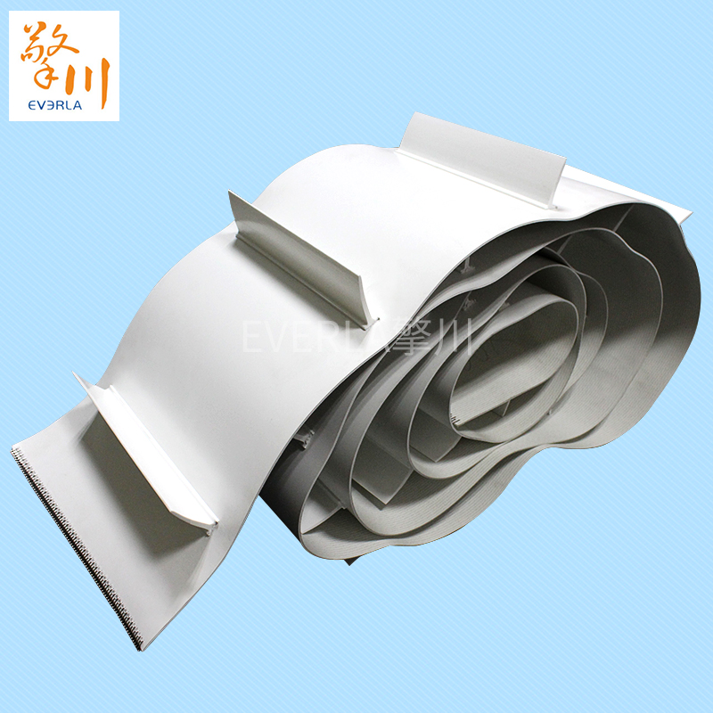 白色<a href='http://www.hookf.cn/shusongdai/xiangjiao/' target='_blank'><u>擋板輸送帶</u></a> 鋼扣接口